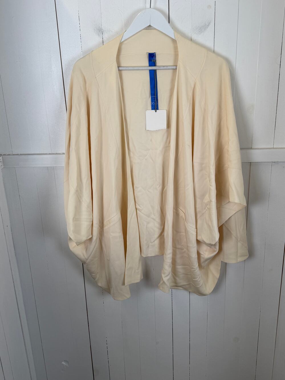 Kit and Ace Cream Nylon Blouse Women’s Size S NWT